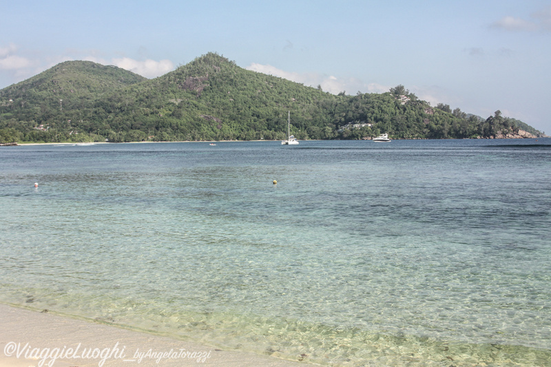 Seychelles Mar 13 031 Kempisky htl Beach