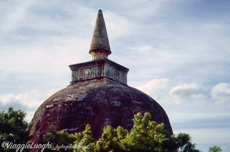 Sri Lanka ’96 046b Polannaruwa