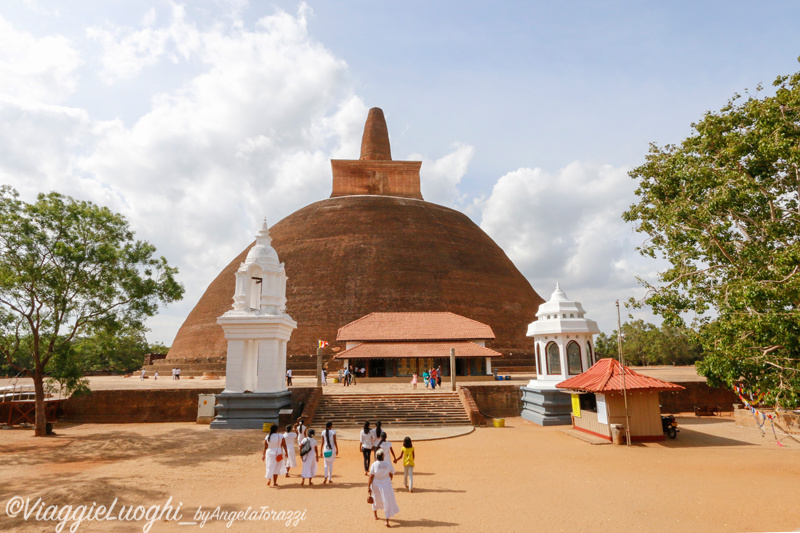 Sri Lanka Aug 14 0261 Anuradhapura